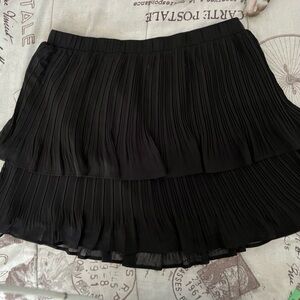 Worthington petite Elegant Black Pleated Skirt size 16/P